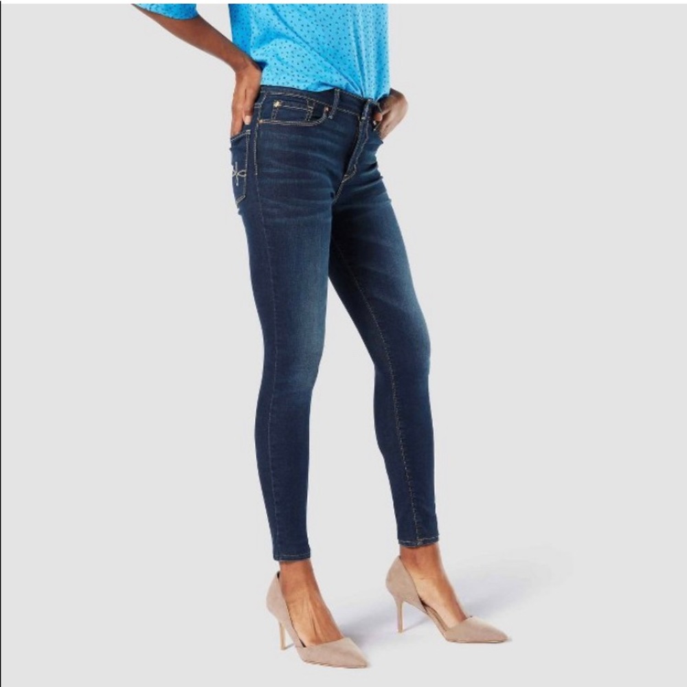 Brand new denizen from Levi’s women’s high rise